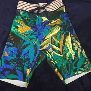NWOT OFFLINE BY Aerie Tropical Print Shorts, Size M